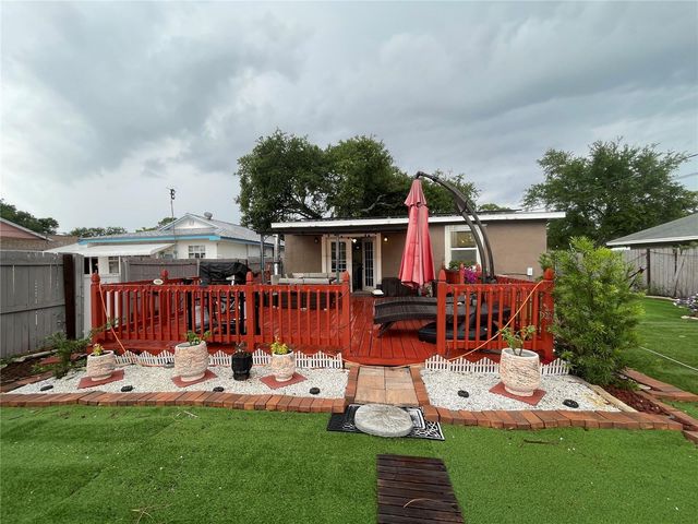 8002 48TH AVENUE N, St Petersburg, FL 33709