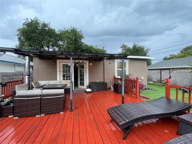 8002 48TH AVENUE N, St Petersburg, FL 33709