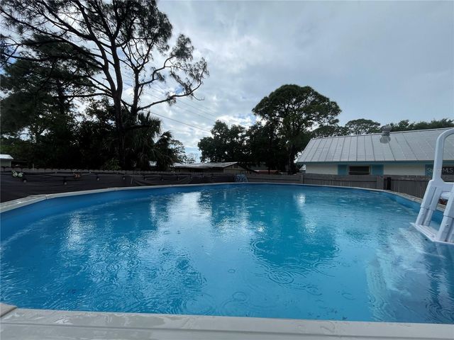 8002 48TH AVENUE N, St Petersburg, FL 33709