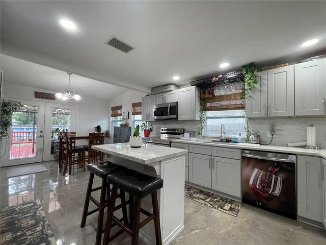 8002 48TH AVENUE N, St Petersburg, FL 33709
