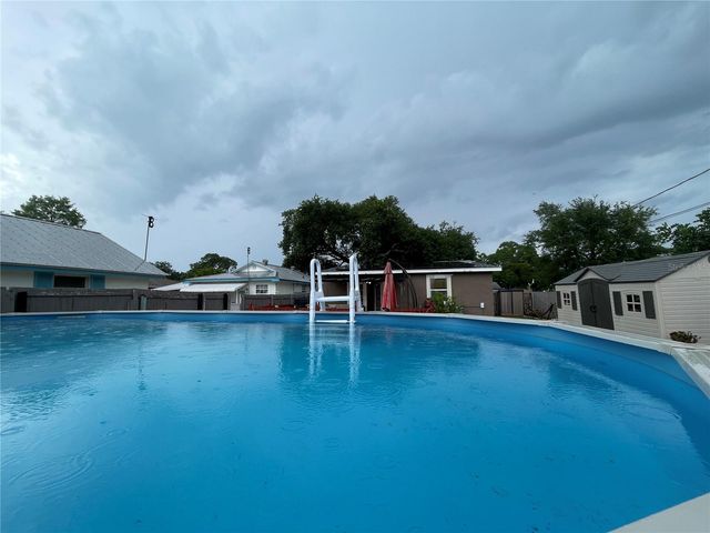 8002 48TH AVENUE N, St Petersburg, FL 33709