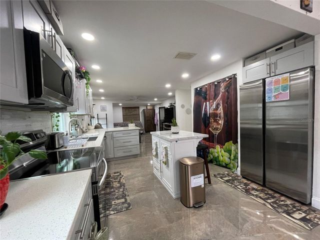 8002 48TH AVENUE N, St Petersburg, FL 33709