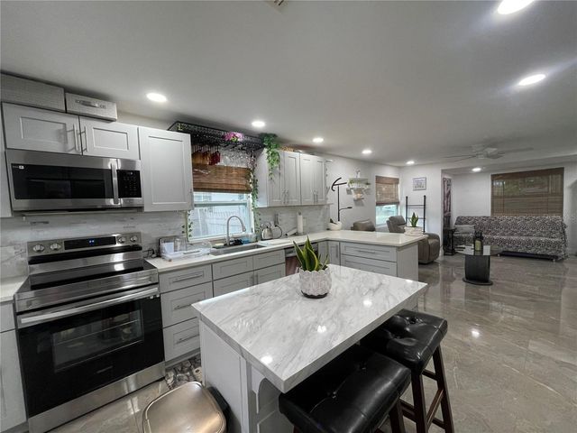 8002 48TH AVENUE N, St Petersburg, FL 33709