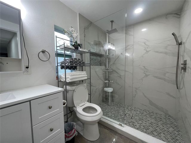 8002 48TH AVENUE N, St Petersburg, FL 33709
