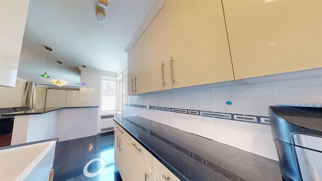 9410 64 Road B6, Rego Park, NY 11374