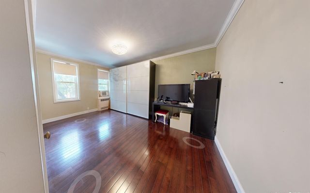 9410 64 Road B6, Rego Park, NY 11374