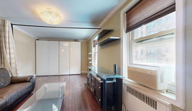 9410 64 Road B6, Rego Park, NY 11374