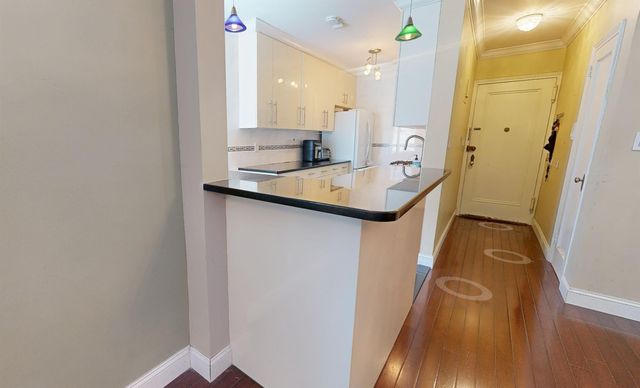 9410 64 Road B6, Rego Park, NY 11374