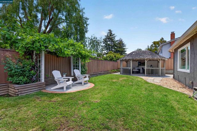 464 Saint Francis Dr, Danville, CA 94526