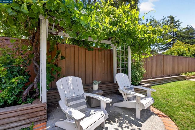 464 Saint Francis Dr, Danville, CA 94526