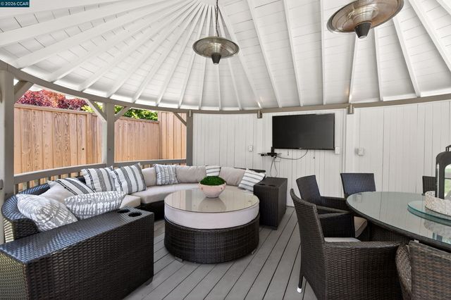 464 Saint Francis Dr, Danville, CA 94526