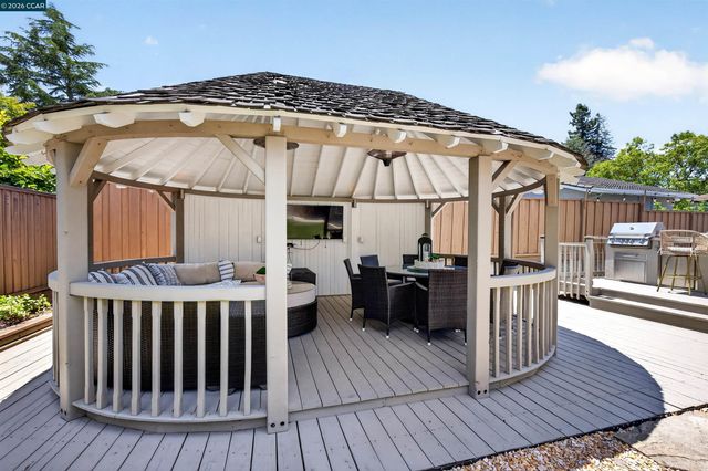 464 Saint Francis Dr, Danville, CA 94526