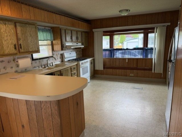 13 Lorraine Place, West Seneca, NY 14224