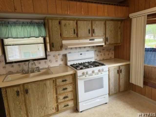 13 Lorraine Place, West Seneca, NY 14224