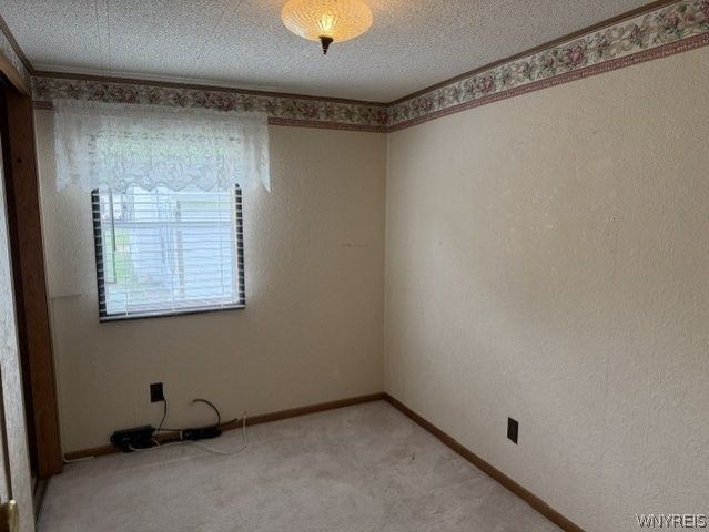 13 Lorraine Place, West Seneca, NY 14224