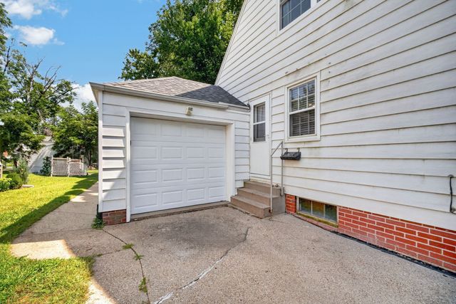 2803 47th Street, Des Moines, IA 50310