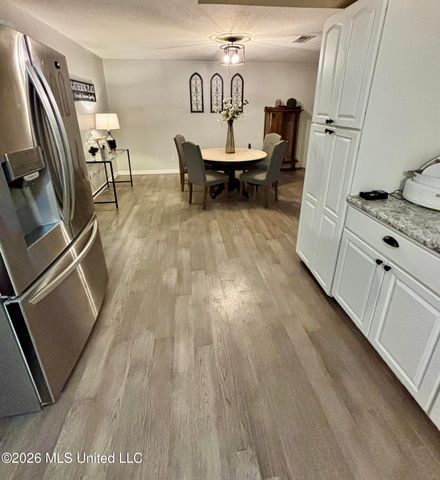 12317 Locke Place, Ocean Springs, MS 39564
