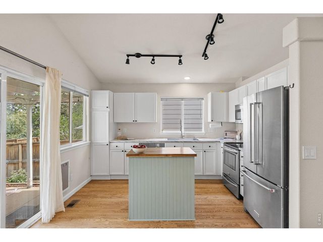 9712 Queenscliffe Dr, Highlands Ranch, CO 80130