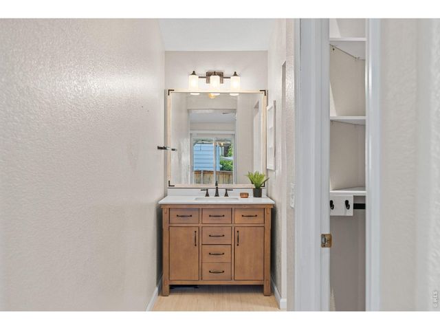 9712 Queenscliffe Dr, Highlands Ranch, CO 80130