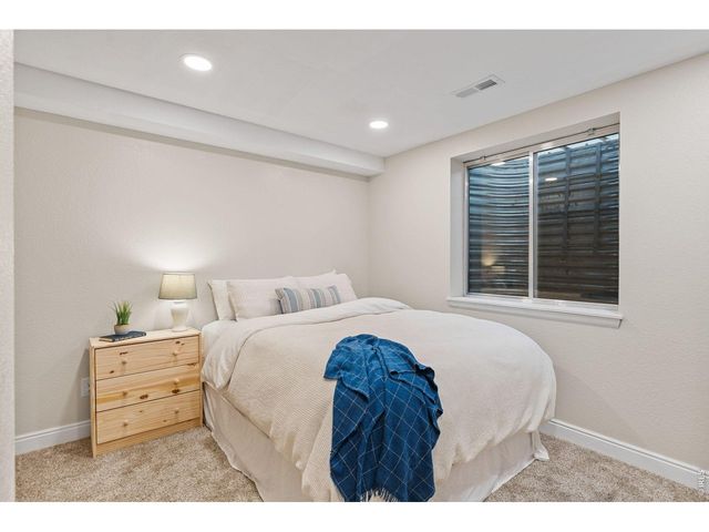 9712 Queenscliffe Dr, Highlands Ranch, CO 80130