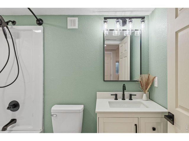 9712 Queenscliffe Dr, Highlands Ranch, CO 80130