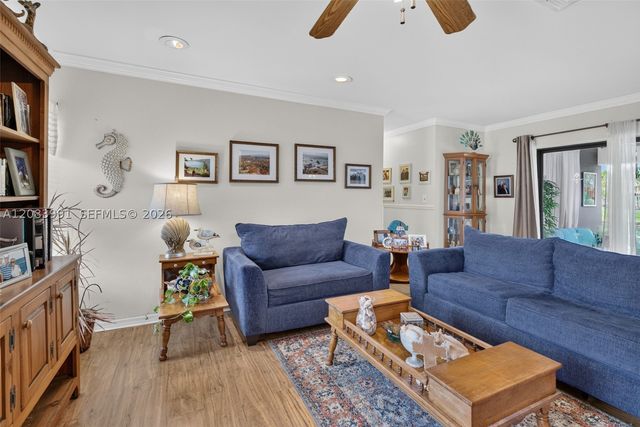 9880 SW 1st St, Plantation, FL 33324