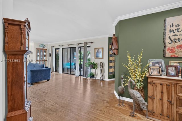 9880 SW 1st St, Plantation, FL 33324