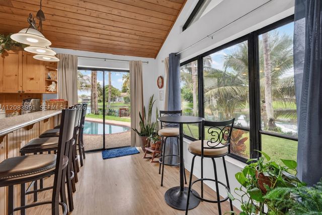 9880 SW 1st St, Plantation, FL 33324