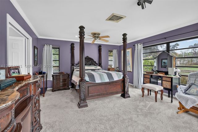 9880 SW 1st St, Plantation, FL 33324