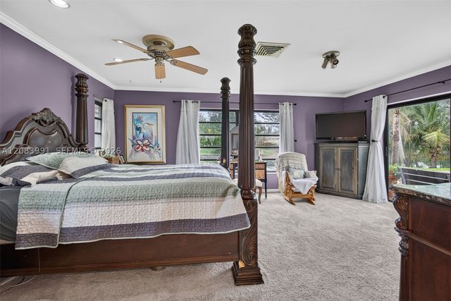 9880 SW 1st St, Plantation, FL 33324