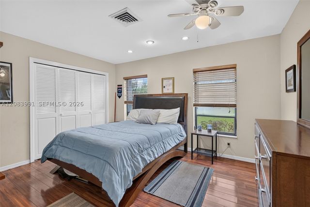 9880 SW 1st St, Plantation, FL 33324