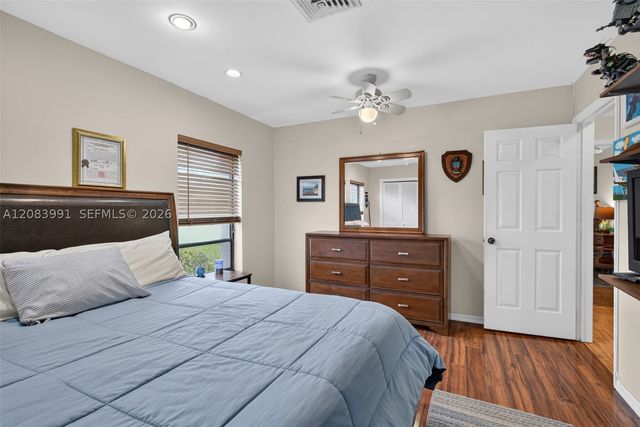 9880 SW 1st St, Plantation, FL 33324