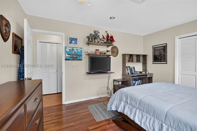 9880 SW 1st St, Plantation, FL 33324