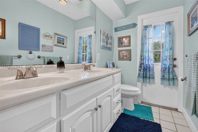 9880 SW 1st St, Plantation, FL 33324