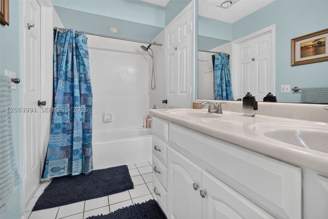 9880 SW 1st St, Plantation, FL 33324