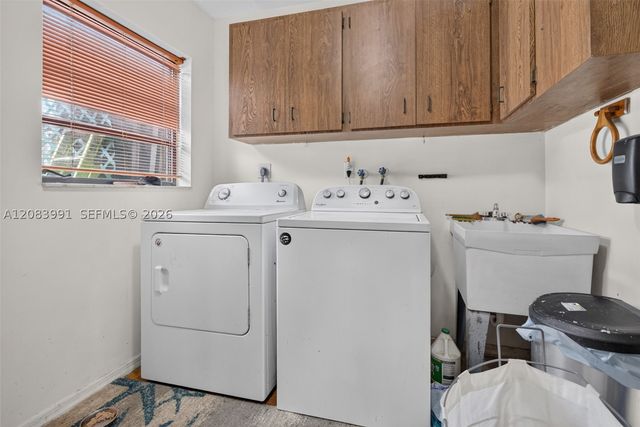9880 SW 1st St, Plantation, FL 33324
