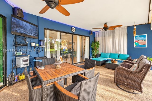 9880 SW 1st St, Plantation, FL 33324