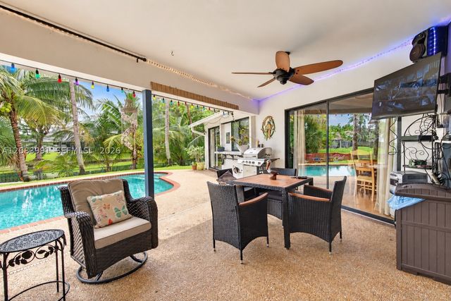 9880 SW 1st St, Plantation, FL 33324