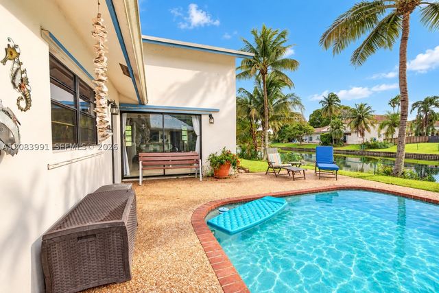 9880 SW 1st St, Plantation, FL 33324