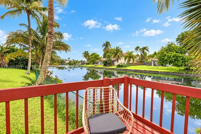 9880 SW 1st St, Plantation, FL 33324