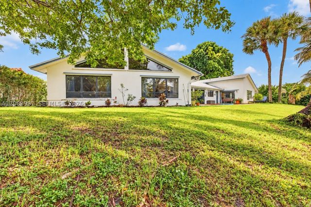 9880 SW 1st St, Plantation, FL 33324