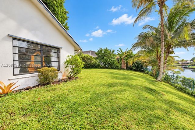 9880 SW 1st St, Plantation, FL 33324