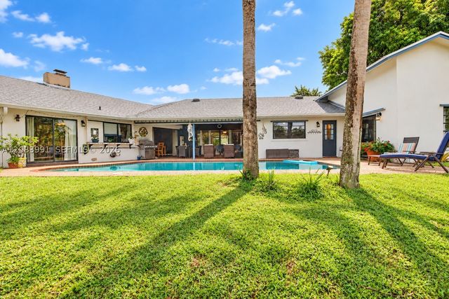 9880 SW 1st St, Plantation, FL 33324