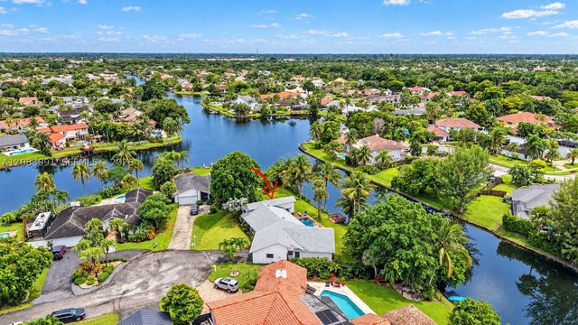 9880 SW 1st St, Plantation, FL 33324