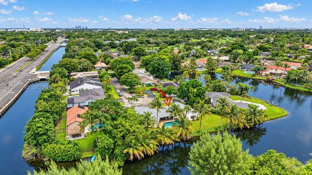 9880 SW 1st St, Plantation, FL 33324