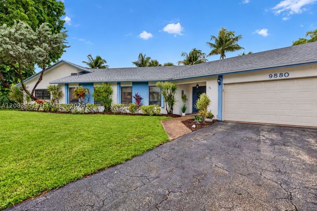 9880 SW 1st St, Plantation, FL 33324