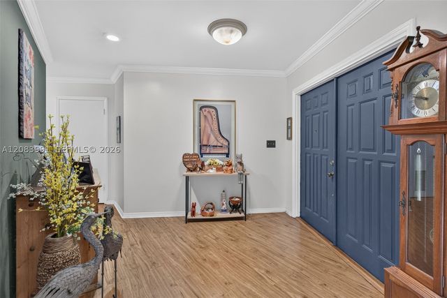 9880 SW 1st St, Plantation, FL 33324