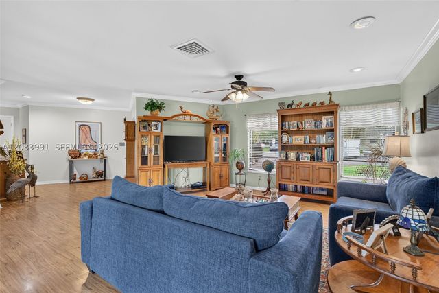 9880 SW 1st St, Plantation, FL 33324
