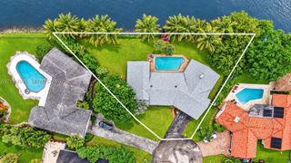 9880 SW 1st St, Plantation, FL 33324