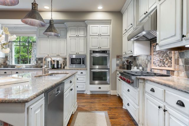 640 Clearwater Drive, Irving, TX 75039